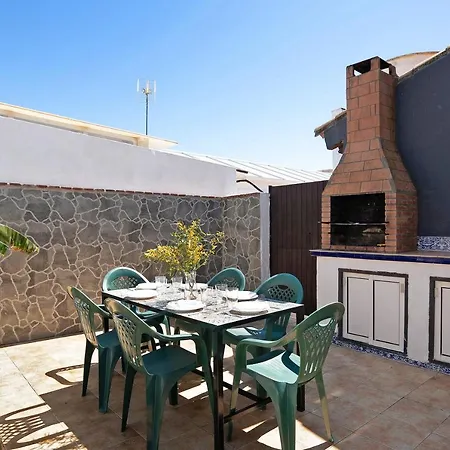 Casa Mari Carmen 1 *